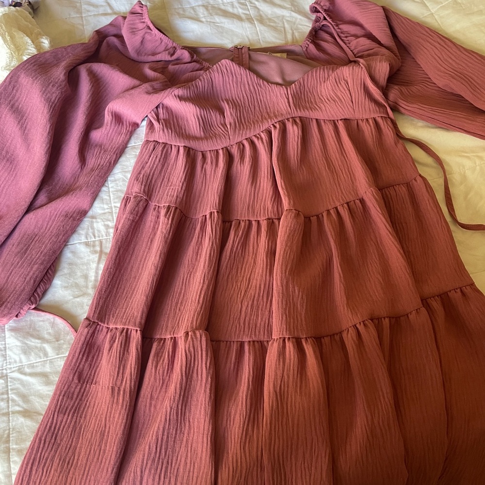 Beautiful flowy dress- worn once. Excellent condition